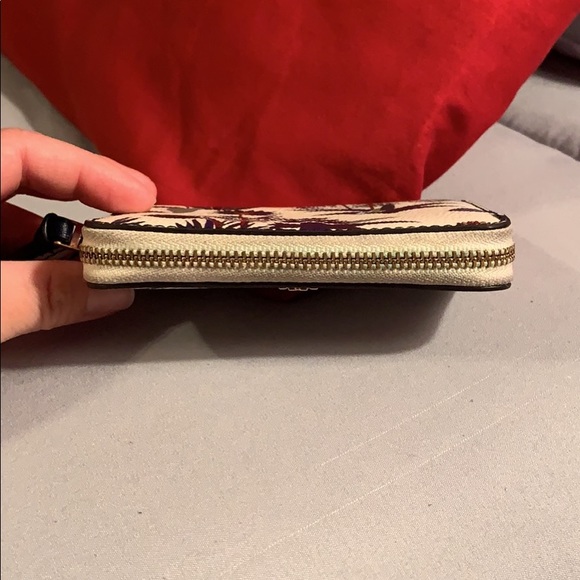 Tory Burch keychain coin purse - Picture 8 of 8